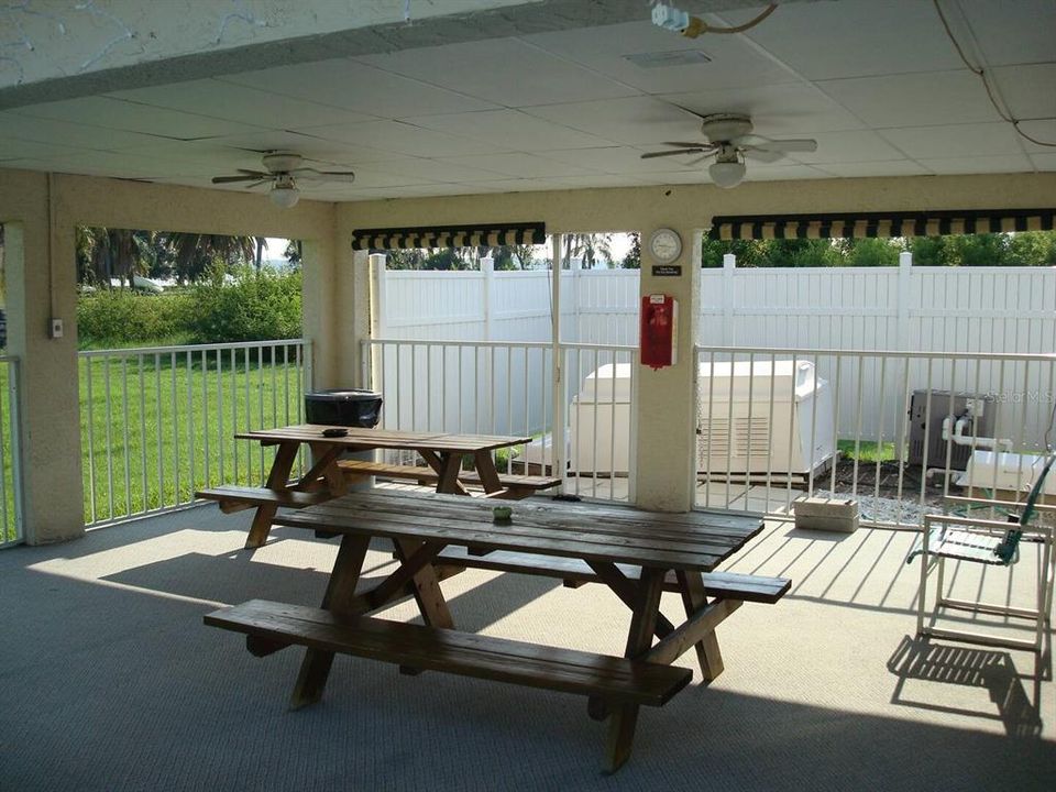 For Rent: $2,800 (2 beds, 2 baths, 975 Square Feet)