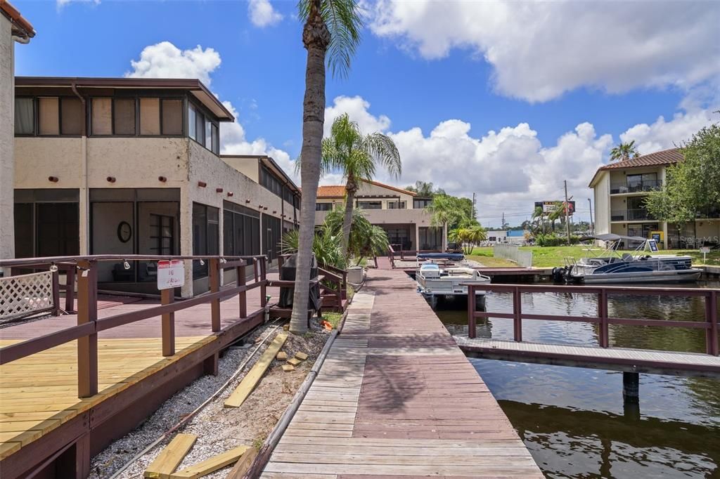 For Rent: $2,800 (2 beds, 2 baths, 975 Square Feet)