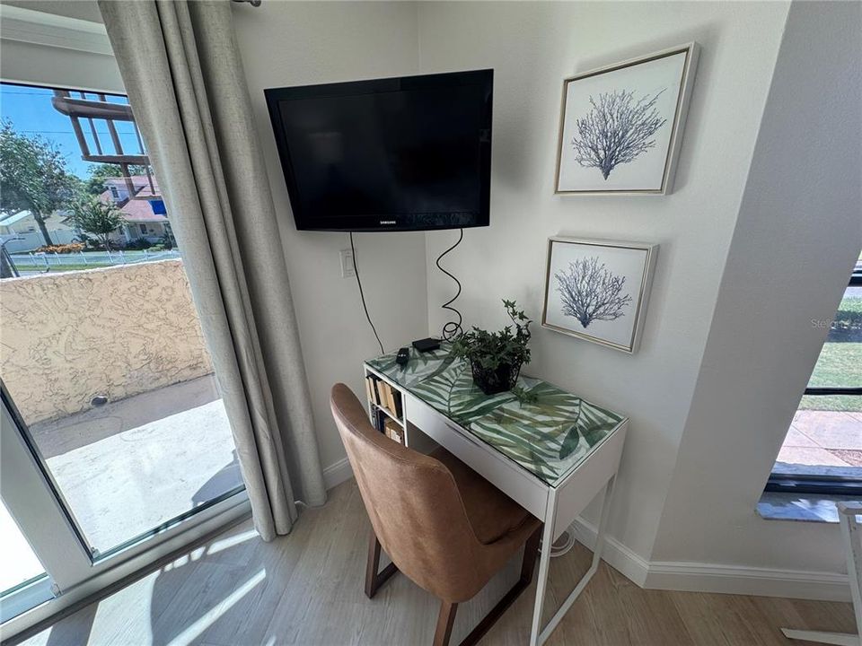 For Rent: $2,800 (2 beds, 2 baths, 975 Square Feet)