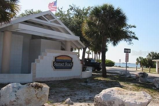 For Rent: $2,800 (2 beds, 2 baths, 975 Square Feet)