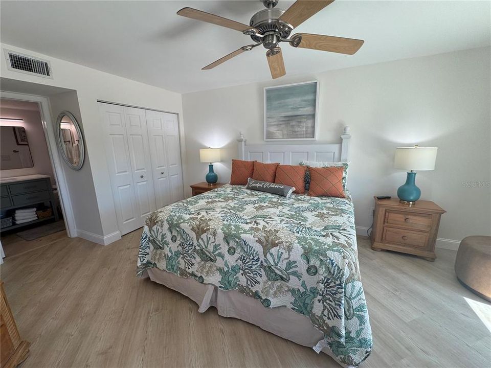 For Rent: $2,800 (2 beds, 2 baths, 975 Square Feet)