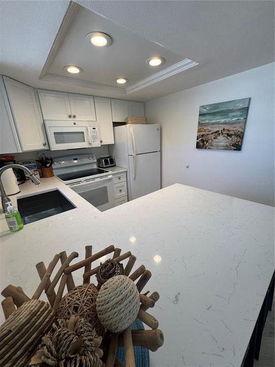 For Rent: $2,800 (2 beds, 2 baths, 975 Square Feet)