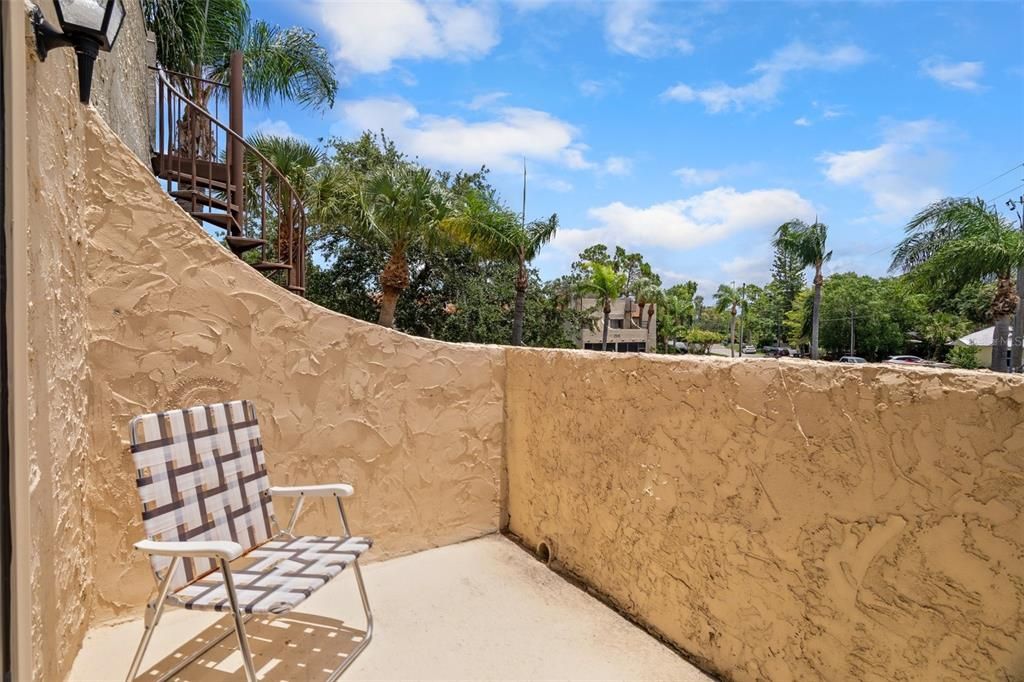 For Rent: $2,800 (2 beds, 2 baths, 975 Square Feet)