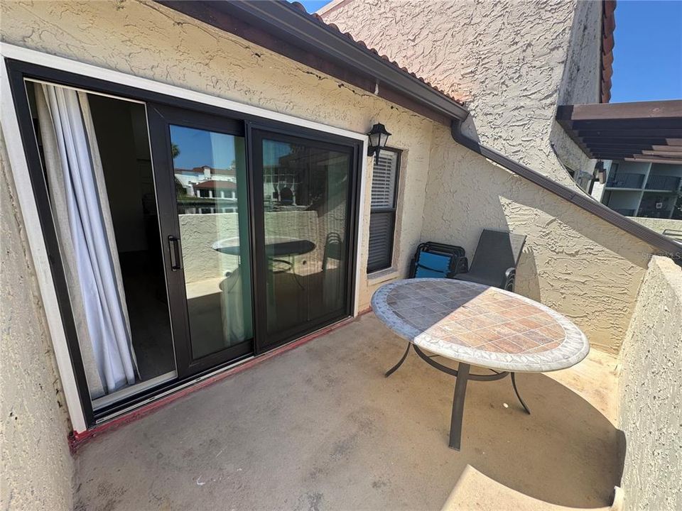 For Rent: $2,800 (2 beds, 2 baths, 975 Square Feet)