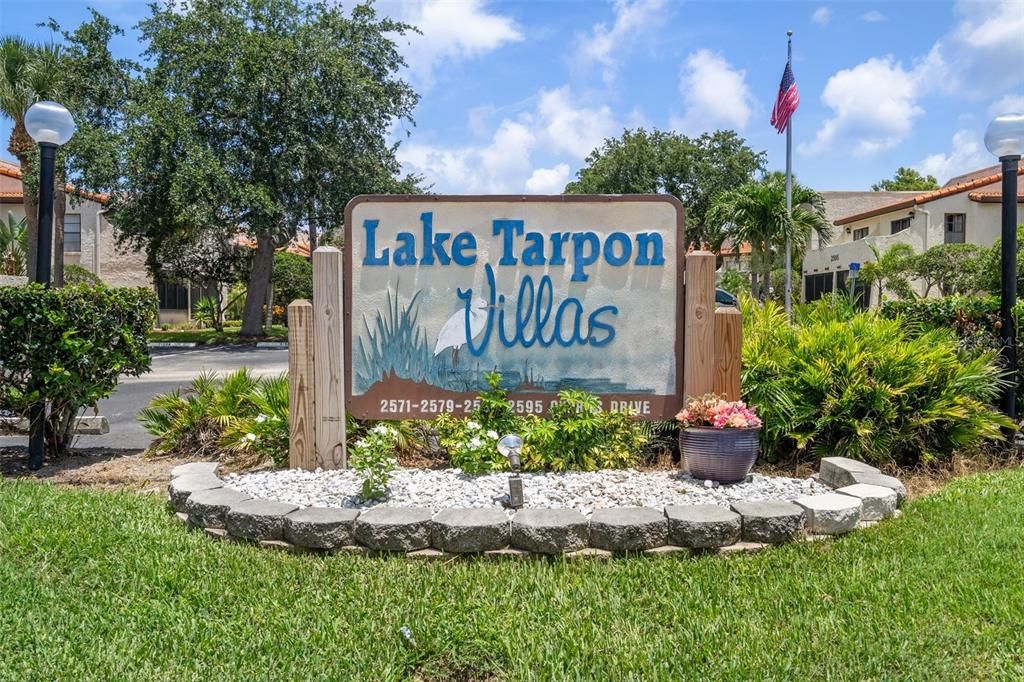 For Rent: $2,800 (2 beds, 2 baths, 975 Square Feet)