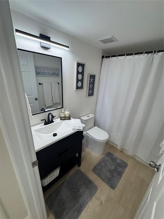 For Rent: $2,800 (2 beds, 2 baths, 975 Square Feet)