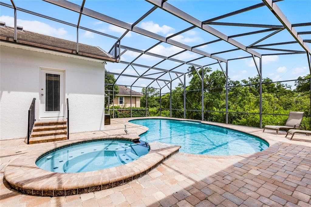 Под контрактом: $1,125,000 (4 спален, 3 ванн, 3318 Квадратных фут)