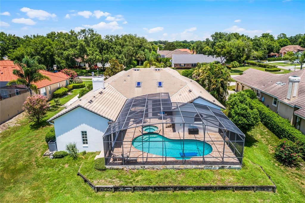 Под контрактом: $1,125,000 (4 спален, 3 ванн, 3318 Квадратных фут)