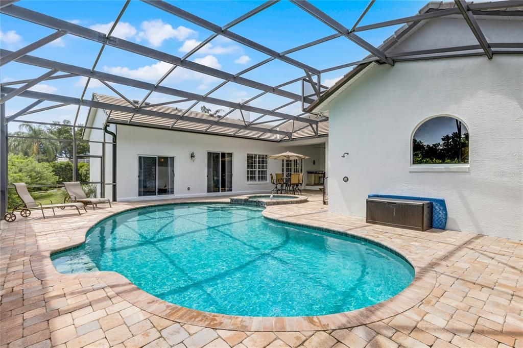 Под контрактом: $1,125,000 (4 спален, 3 ванн, 3318 Квадратных фут)