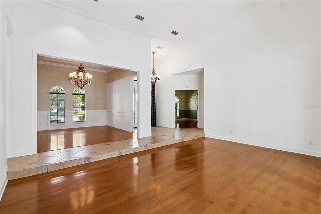 Под контрактом: $1,125,000 (4 спален, 3 ванн, 3318 Квадратных фут)