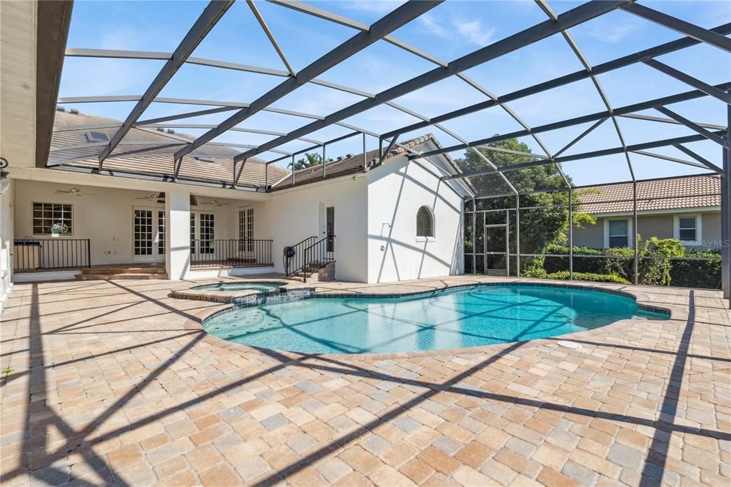 Под контрактом: $1,125,000 (4 спален, 3 ванн, 3318 Квадратных фут)