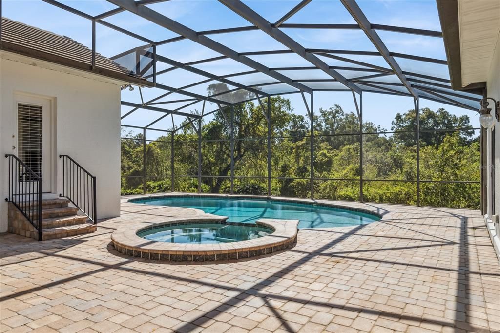 Под контрактом: $1,125,000 (4 спален, 3 ванн, 3318 Квадратных фут)