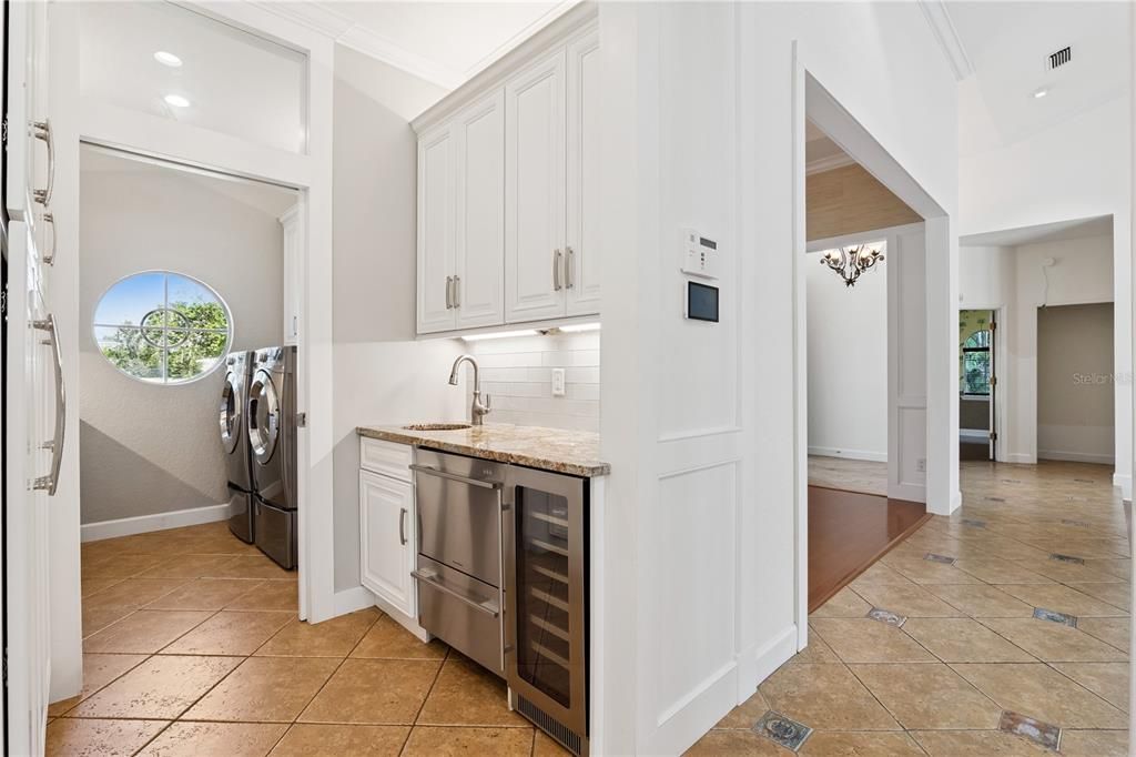 Под контрактом: $1,125,000 (4 спален, 3 ванн, 3318 Квадратных фут)