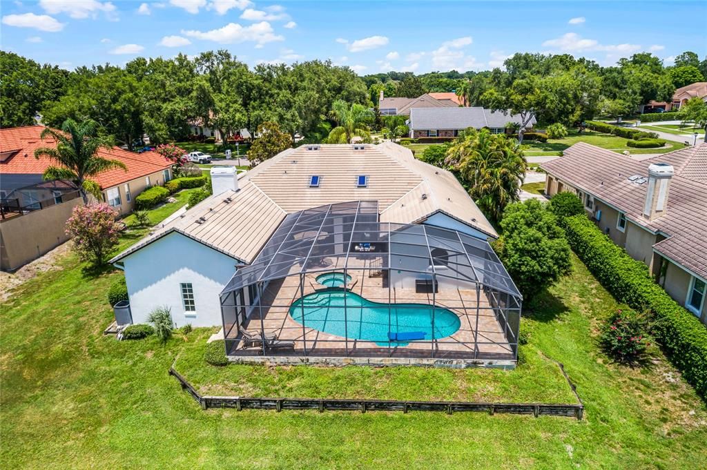 Под контрактом: $1,125,000 (4 спален, 3 ванн, 3318 Квадратных фут)