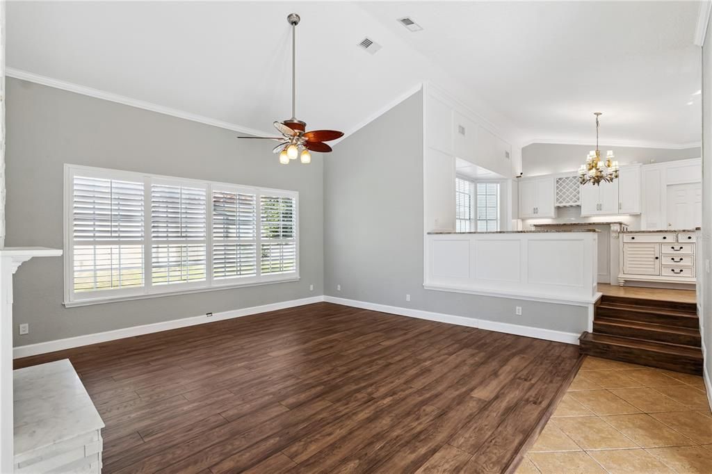 Под контрактом: $1,125,000 (4 спален, 3 ванн, 3318 Квадратных фут)