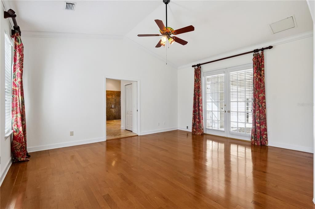 Под контрактом: $1,125,000 (4 спален, 3 ванн, 3318 Квадратных фут)