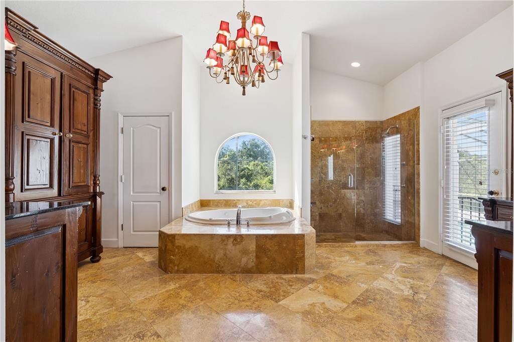 Под контрактом: $1,125,000 (4 спален, 3 ванн, 3318 Квадратных фут)