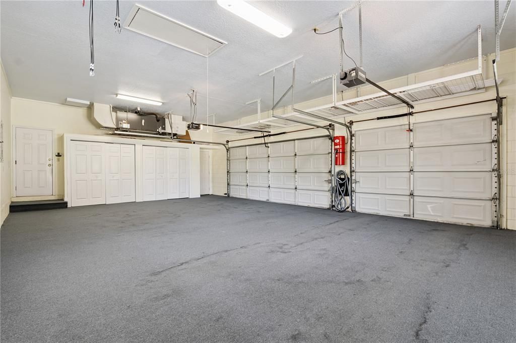 Под контрактом: $1,125,000 (4 спален, 3 ванн, 3318 Квадратных фут)