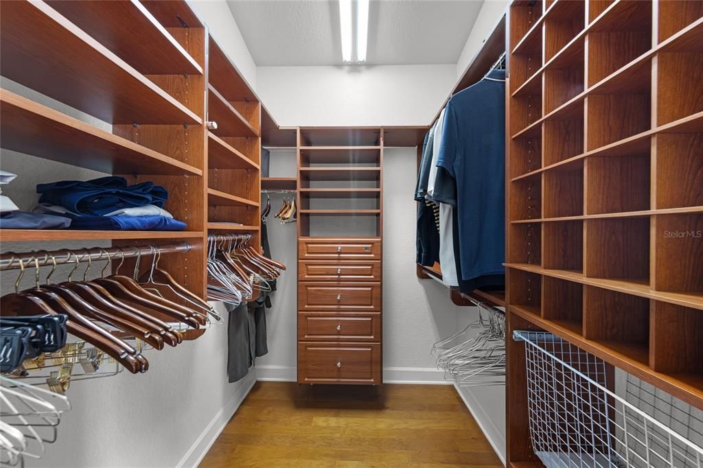 Под контрактом: $1,125,000 (4 спален, 3 ванн, 3318 Квадратных фут)