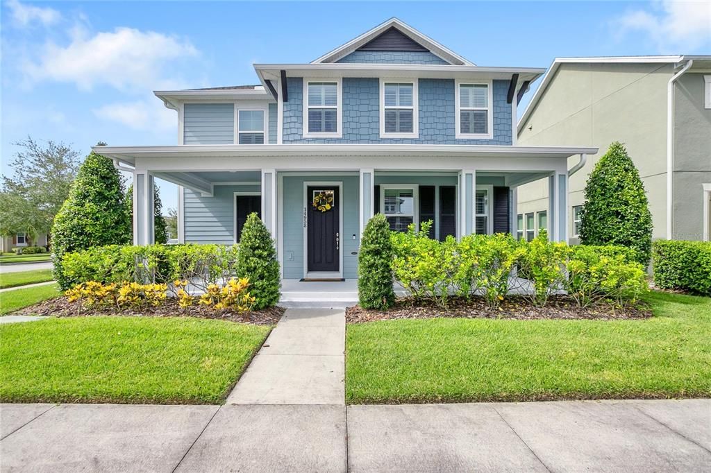 最近售出: $600,000 (3 贝兹, 2 浴室, 2326 平方英尺)