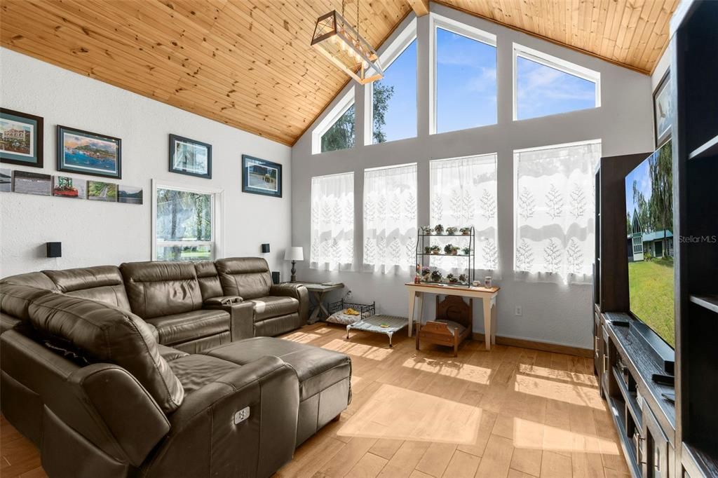 En Venta: $850,000 (3 camas, 2 baños, 3286 Pies cuadrados)