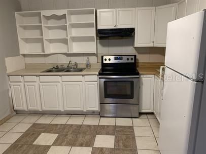 出租: $950 (2 贝兹, 1 浴室, 700 平方英尺)