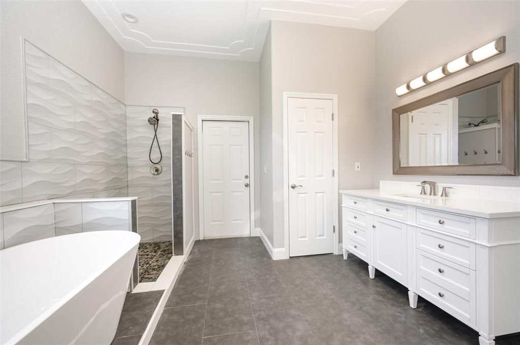 На продажу: $715,000 (4 спален, 2 ванн, 2540 Квадратных фут)