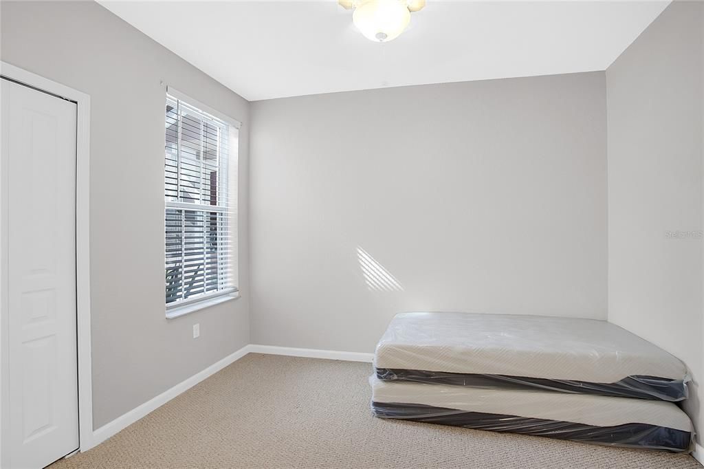 合同活跃: $1,700 (2 贝兹, 2 浴室, 1435 平方英尺)