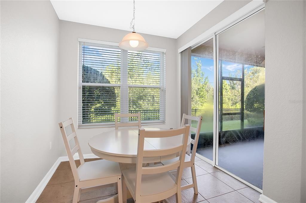 合同活跃: $1,700 (2 贝兹, 2 浴室, 1435 平方英尺)