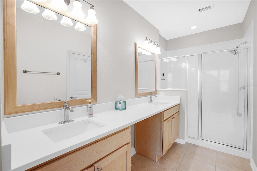 合同活跃: $1,700 (2 贝兹, 2 浴室, 1435 平方英尺)