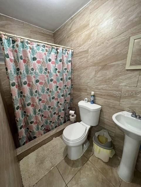 Active With Contract: $319,000 (4 beds, 2 baths, 2800 Square Feet)