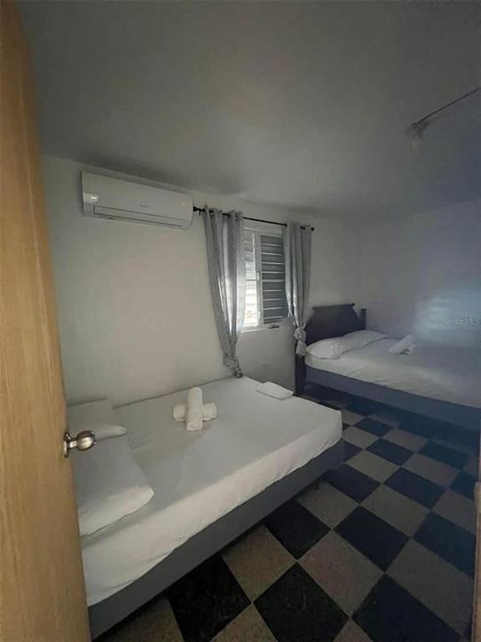 Active With Contract: $319,000 (4 beds, 2 baths, 2800 Square Feet)