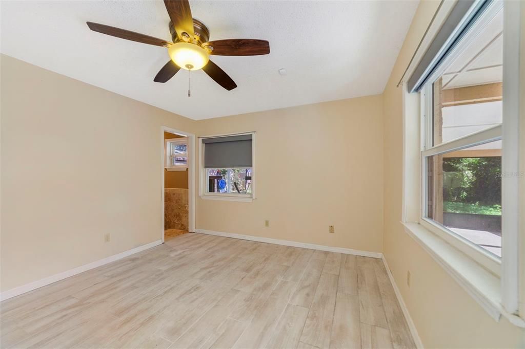 合同活跃: $320,000 (3 贝兹, 2 浴室, 1132 平方英尺)