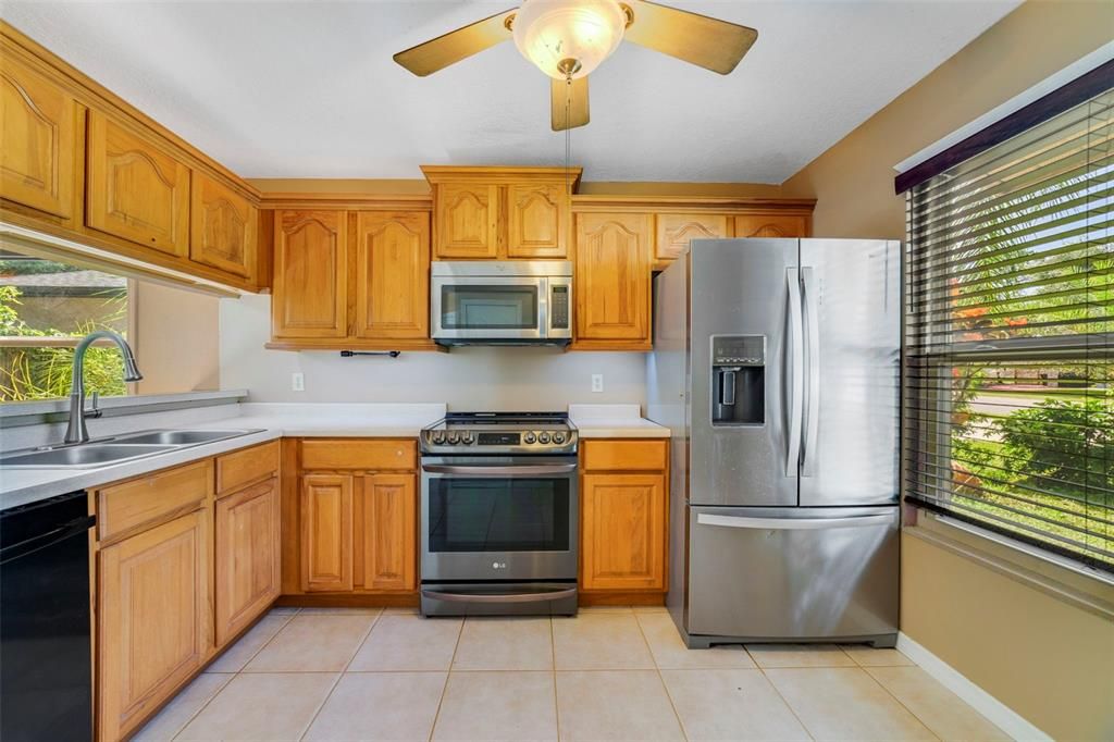 合同活跃: $320,000 (3 贝兹, 2 浴室, 1132 平方英尺)