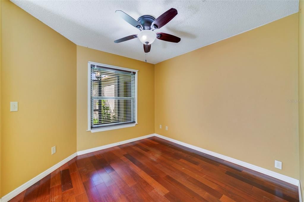 合同活跃: $320,000 (3 贝兹, 2 浴室, 1132 平方英尺)