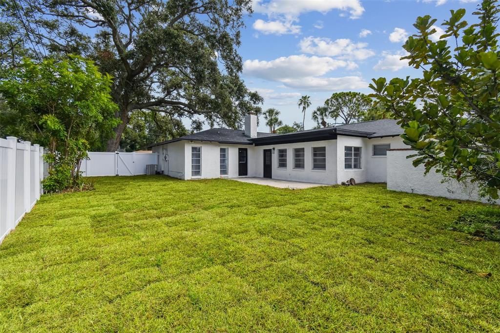 Active With Contract: $730,000 (4 beds, 3 baths, 2489 Square Feet)