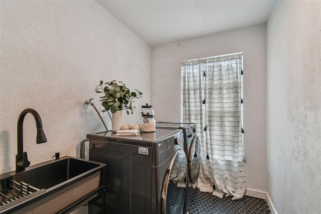 Active With Contract: $730,000 (4 beds, 3 baths, 2489 Square Feet)