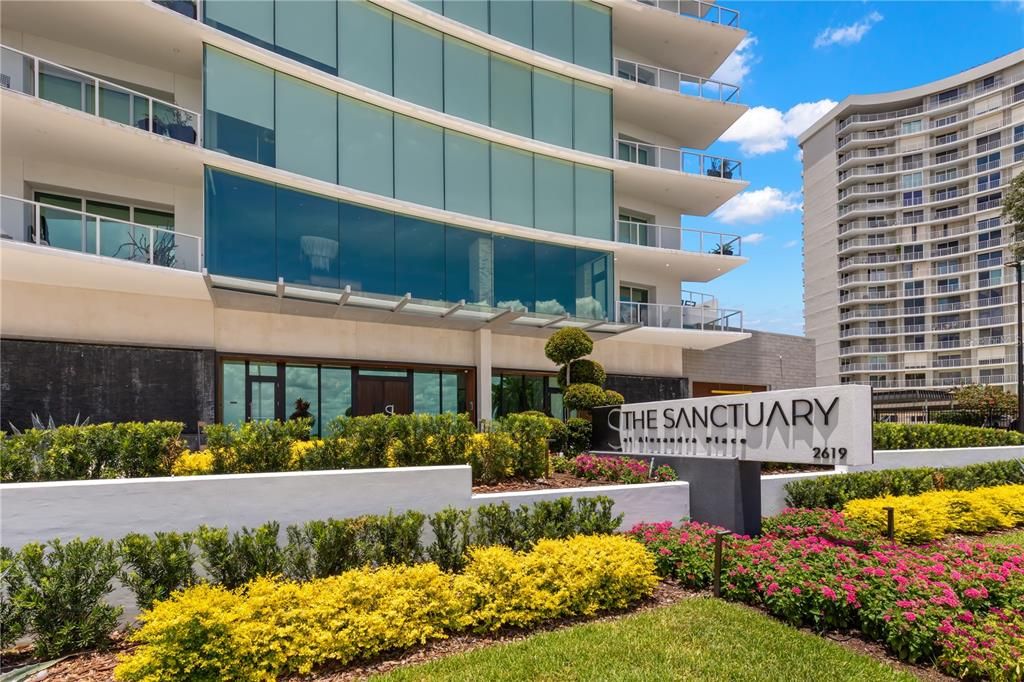 Под контрактом: $4,100,000 (4 спален, 3 ванн, 3884 Квадратных фут)