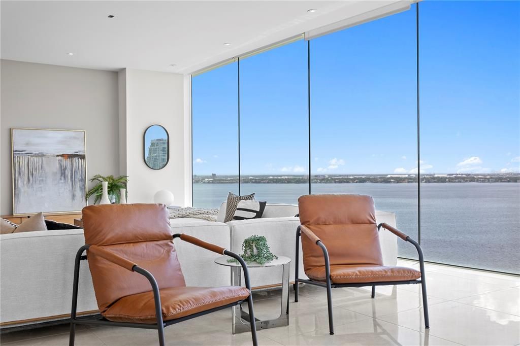 Под контрактом: $4,100,000 (4 спален, 3 ванн, 3884 Квадратных фут)