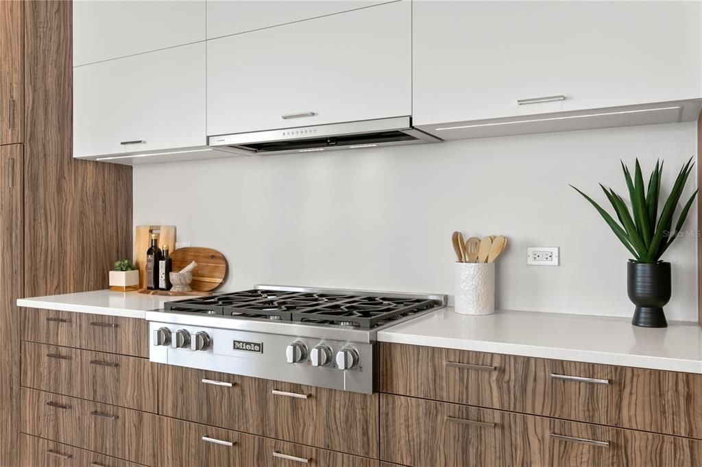 Под контрактом: $4,100,000 (4 спален, 3 ванн, 3884 Квадратных фут)