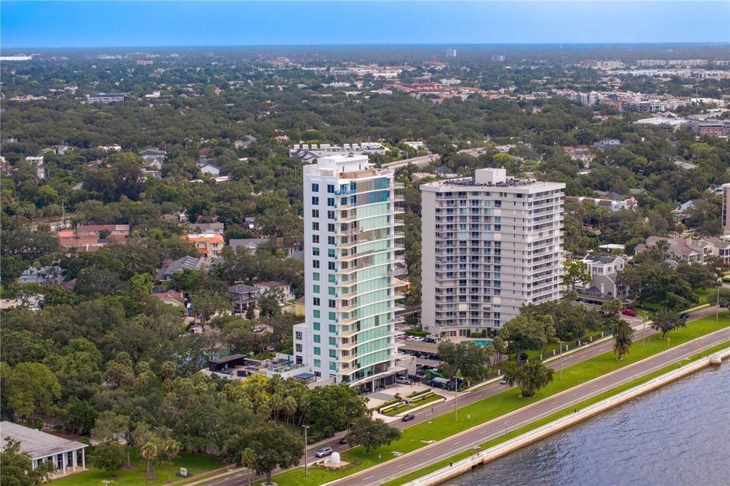 Под контрактом: $4,100,000 (4 спален, 3 ванн, 3884 Квадратных фут)