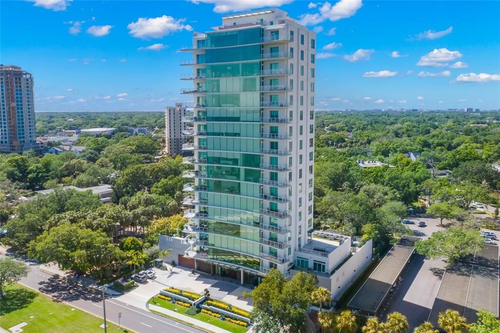 Под контрактом: $4,100,000 (4 спален, 3 ванн, 3884 Квадратных фут)