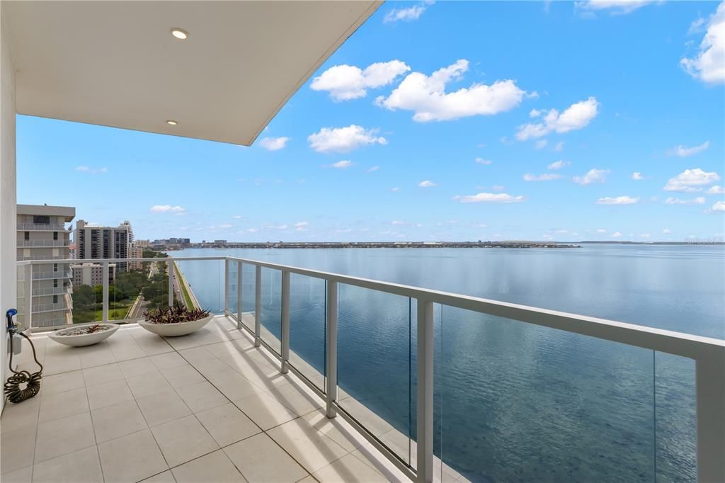 Под контрактом: $4,100,000 (4 спален, 3 ванн, 3884 Квадратных фут)