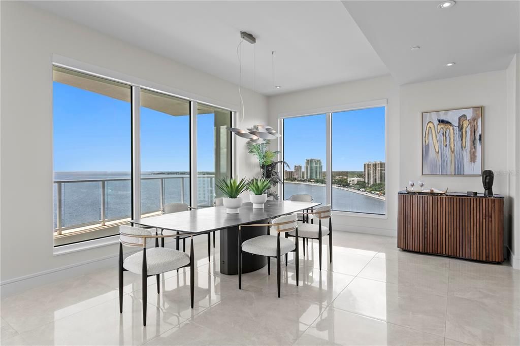 Под контрактом: $4,100,000 (4 спален, 3 ванн, 3884 Квадратных фут)