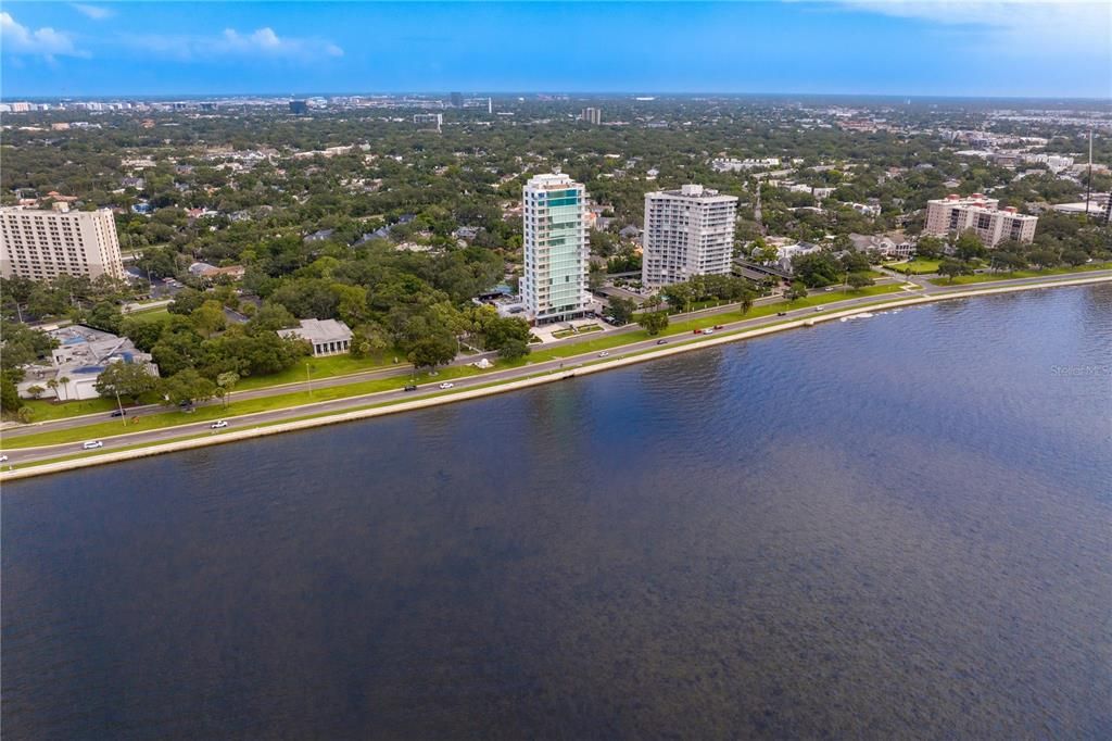 Под контрактом: $4,100,000 (4 спален, 3 ванн, 3884 Квадратных фут)