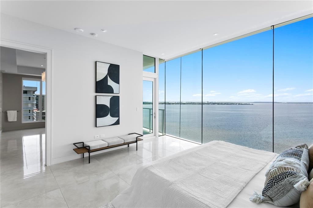 Под контрактом: $4,100,000 (4 спален, 3 ванн, 3884 Квадратных фут)