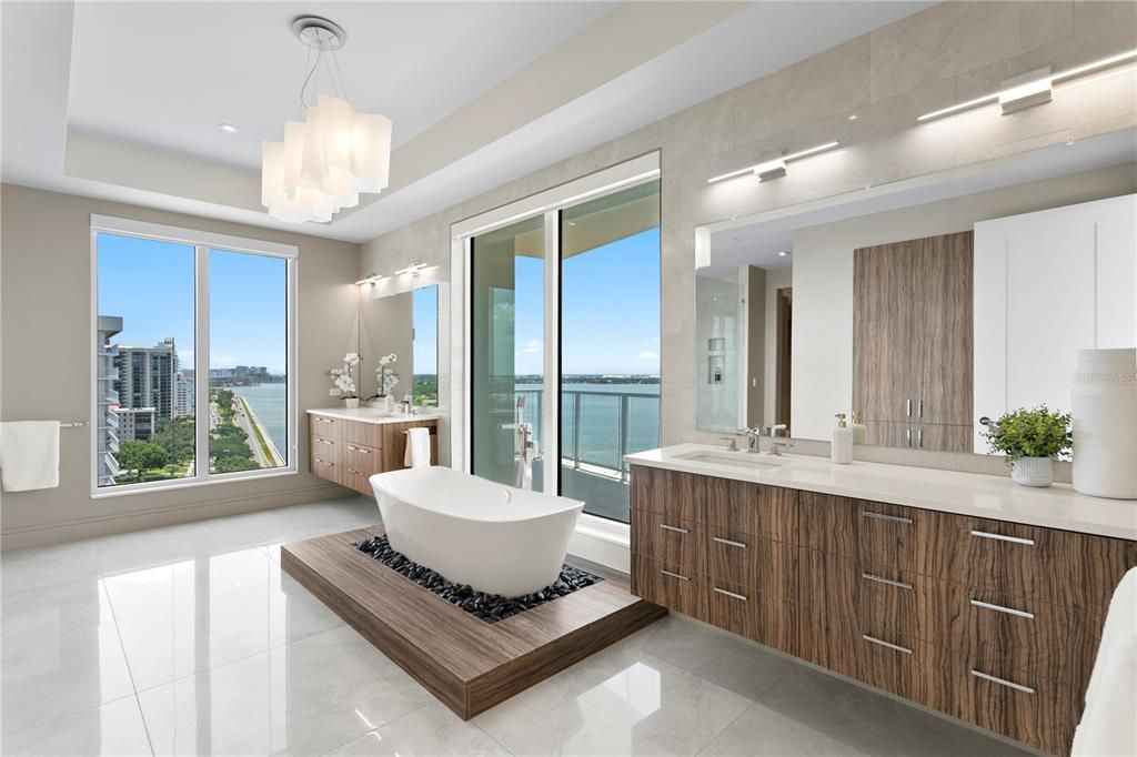 Под контрактом: $4,100,000 (4 спален, 3 ванн, 3884 Квадратных фут)