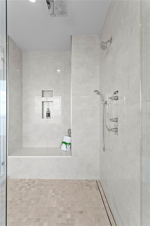 Под контрактом: $4,100,000 (4 спален, 3 ванн, 3884 Квадратных фут)