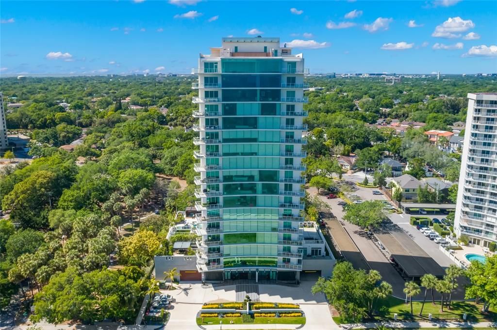 Под контрактом: $4,100,000 (4 спален, 3 ванн, 3884 Квадратных фут)