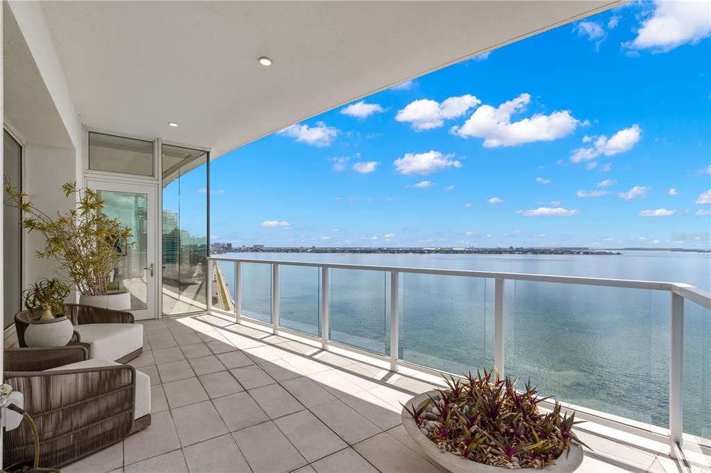 Под контрактом: $4,100,000 (4 спален, 3 ванн, 3884 Квадратных фут)